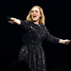 Adele sorprende con vestido ceñido al cuerpo
