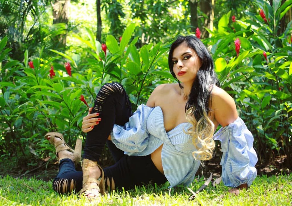 Paola Villatoro: modelo salvadoreña auténtica